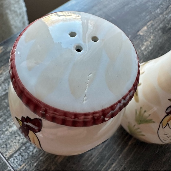 Like new Ceramic Vintage Rooster Salk and Pepper shakers - Picture 5 of 5